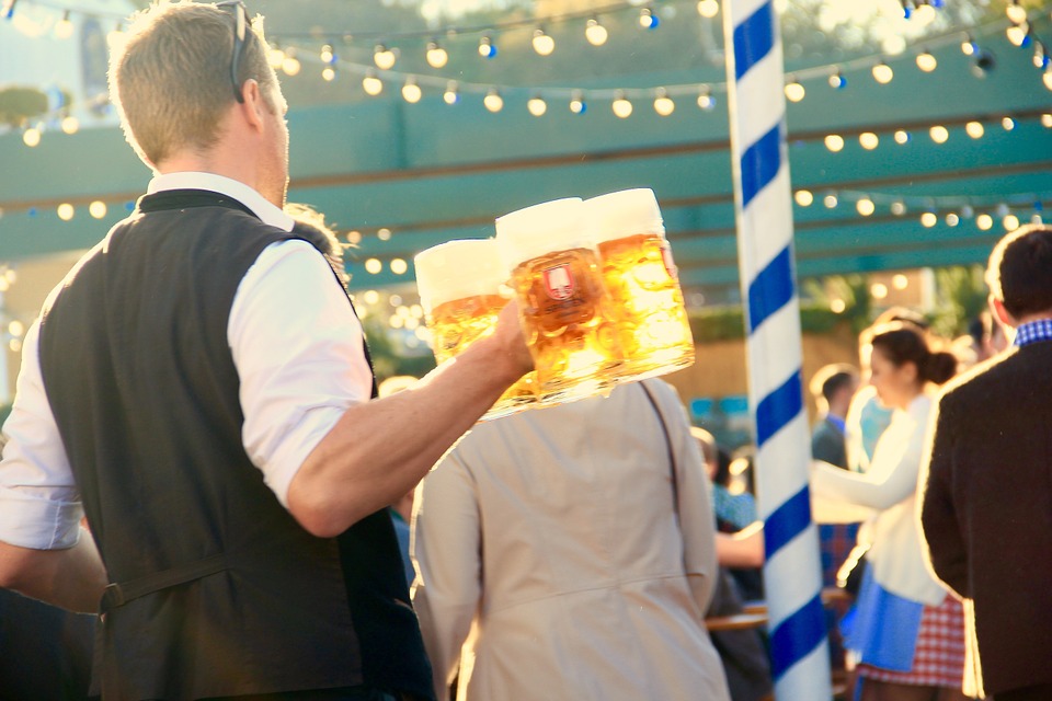 How to do Oktoberfest in Dallas by attending the Addison Oktoberfest #DallasTX #Oktoberfest